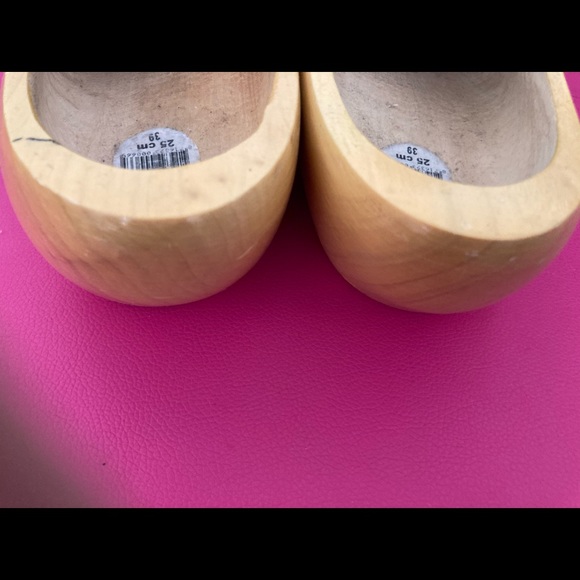 Shoes from Holland - Picture 2 of 2